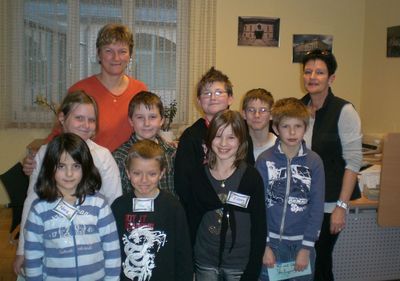 Die KindergemeinderätInnen in der Schul- und Sportstättenverwaltung mit Ingrid Wolfger (li) und Jutta Felfer (re)... Die KindergemeinderätInnen in der Schul- und Sportstättenverwaltung mit Ingrid Wolfger (li) und Jutta Felfer (re)...