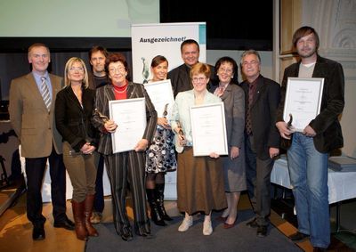 OrganisatorInnen und GewinnerInnen des Steirischen Integrationspreises 2007: v.l.n.r.: Stadtgemeinde Judenburg, Pflegezentrum Fohnsdorf, LKH Stolzalpe, P1 Produktions- und Handels GesmbH. (Foto: JobAllianz)