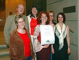 Kat. Altenheim: Leiterin Sigrid Preisl (vorne Mitte) mit ihren MitarbeiterInnen Kat. Altenheim: Leiterin Sigrid Preisl (vorne Mitte) mit ihren MitarbeiterInnen