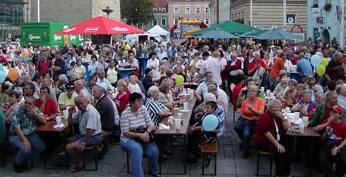 Volksfeststimmung bei der Hauptplatzeröffnung Volksfeststimmung bei der Hauptplatzeröffnung