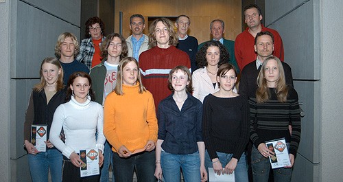 SportlerInnen, die das Österreichische Sport- und Turnabzeichen erworben haben, letzte Reihe links Bgm. Grete Gruber, 2.v.re. Alfred Seifter, re. Rupert Eder